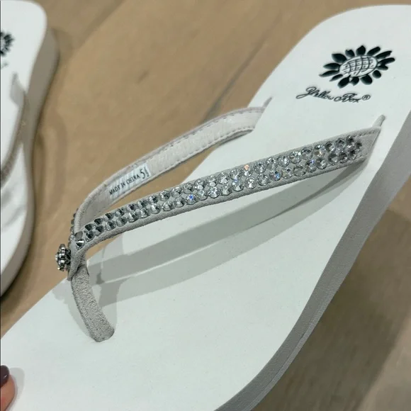 NWOT- White Rhinestone Flip Flops - Picture 2 of 6